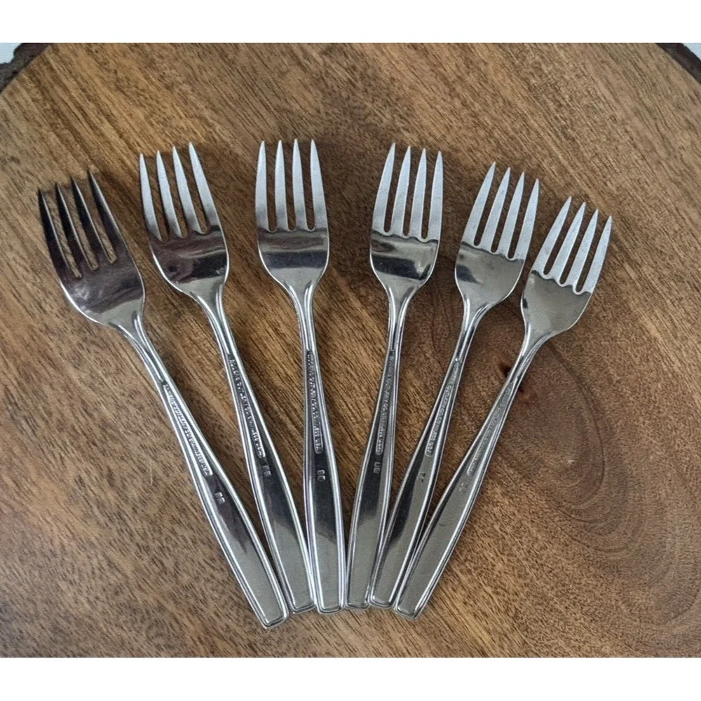 MODERN LIVING International Rogers Cutlery Stainless 6 Dinner Forks USA 6 3/4